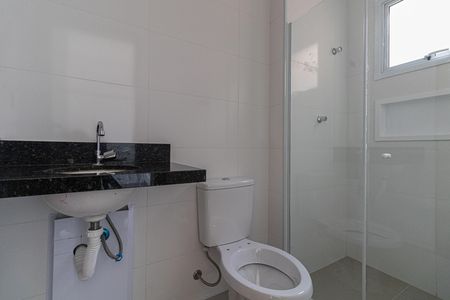 Banheiro de apartamento à venda com 1 quarto, 27m² em Guaianases, São Paulo