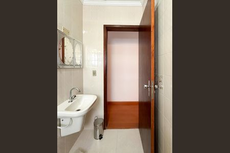 Casa à venda com 185m², 2 quartos e 2 vagas Casa à venda com 185m², 2 quartos e 2 vagasBanheiro Social
