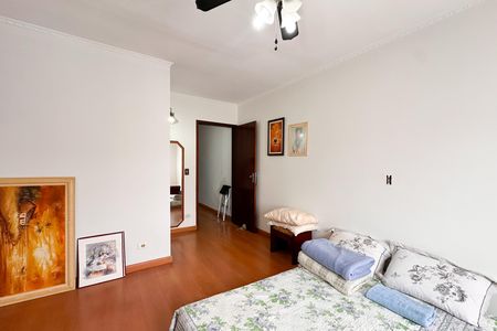 Casa à venda com 185m², 2 quartos e 2 vagas Casa à venda com 185m², 2 quartos e 2 vagasSuíte