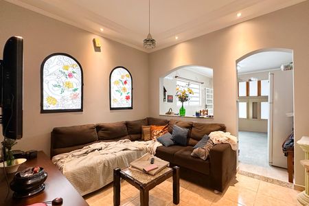 Casa à venda com 185m², 2 quartos e 2 vagas Casa à venda com 185m², 2 quartos e 2 vagasSala de Estar