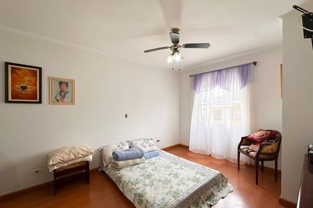 Casa à venda com 185m², 2 quartos e 2 vagas Casa à venda com 185m², 2 quartos e 2 vagasSuíte