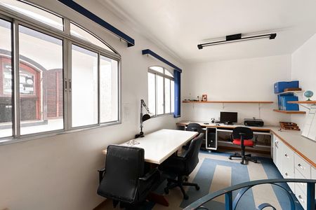 Casa à venda com 185m², 2 quartos e 2 vagas Casa à venda com 185m², 2 quartos e 2 vagasEscritório