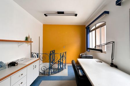 Casa à venda com 185m², 2 quartos e 2 vagas Casa à venda com 185m², 2 quartos e 2 vagasEscritório