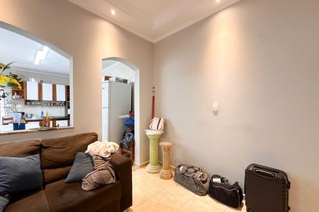 Casa à venda com 185m², 2 quartos e 2 vagas Casa à venda com 185m², 2 quartos e 2 vagasSala de Estar