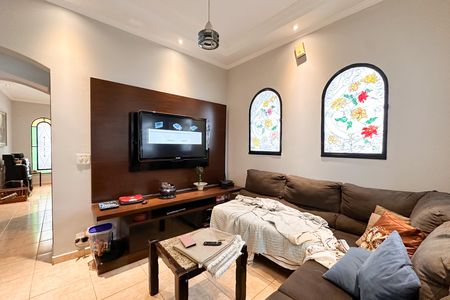 Casa à venda com 185m², 2 quartos e 2 vagas Casa à venda com 185m², 2 quartos e 2 vagasSala de Estar