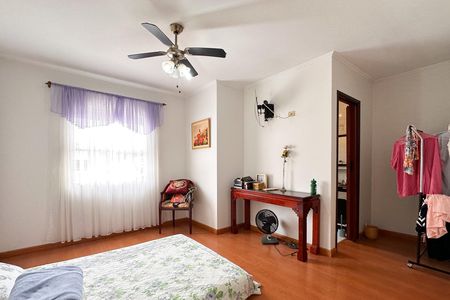 Casa à venda com 185m², 2 quartos e 2 vagas Casa à venda com 185m², 2 quartos e 2 vagasSuíte