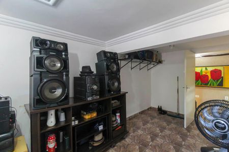 Casa à venda com 225m², 4 quartos e 2 vagas Casa à venda com 225m², 4 quartos e 2 vagasQuarto 4