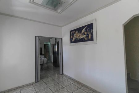 Casa à venda com 225m², 4 quartos e 2 vagas Casa à venda com 225m², 4 quartos e 2 vagasSala de Jantar