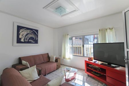 Sala de TV de casa à venda com 4 quartos, 225m² em Vila Rica, São Paulo