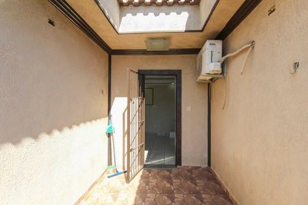 Casa à venda com 225m², 4 quartos e 2 vagas Casa à venda com 225m², 4 quartos e 2 vagasVaranda da Sala