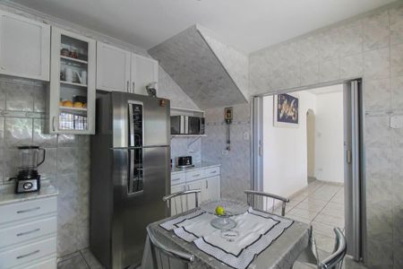 Casa à venda com 225m², 4 quartos e 2 vagas Casa à venda com 225m², 4 quartos e 2 vagasCozinha