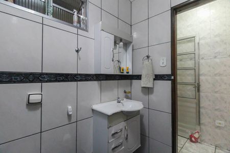 Casa à venda com 225m², 4 quartos e 2 vagas Casa à venda com 225m², 4 quartos e 2 vagasBanheiro 1