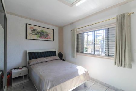 Casa à venda com 225m², 4 quartos e 2 vagas Casa à venda com 225m², 4 quartos e 2 vagasQuarto 2