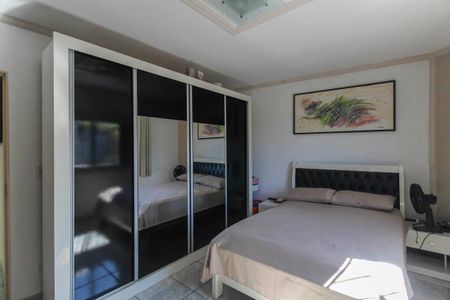 Casa à venda com 225m², 4 quartos e 2 vagas Casa à venda com 225m², 4 quartos e 2 vagasQuarto 2