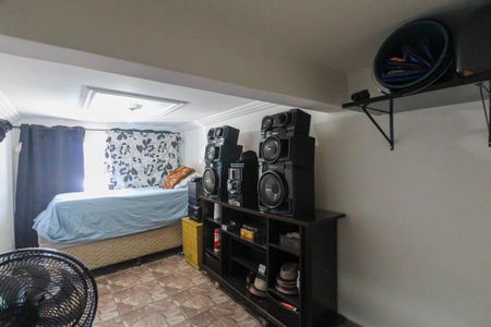 Casa à venda com 225m², 4 quartos e 2 vagas Casa à venda com 225m², 4 quartos e 2 vagasQuarto 4
