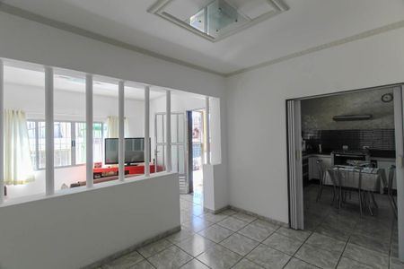 Casa à venda com 225m², 4 quartos e 2 vagas Casa à venda com 225m², 4 quartos e 2 vagasSala de Jantar