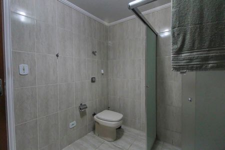 Casa à venda com 225m², 4 quartos e 2 vagas Casa à venda com 225m², 4 quartos e 2 vagasBanheiro 2