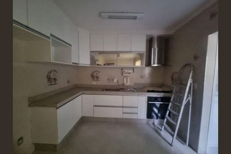 Casa à venda com 3 quartos, 180m² em Vila Camargos, Guarulhos
