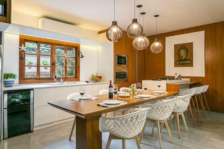 Casa de condomínio para alugar com 339m², 5 quartos e 4 vagas