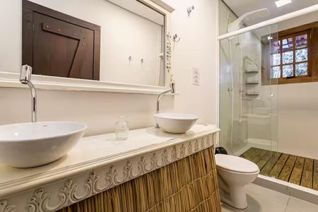 Casa de condomínio para alugar com 339m², 5 quartos e 4 vagas