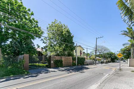 Casa de condomínio para alugar com 339m², 5 quartos e 4 vagas