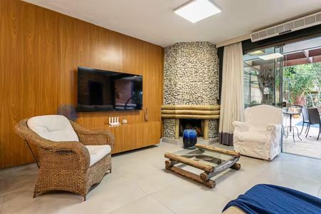 Casa de condomínio para alugar com 339m², 5 quartos e 4 vagas