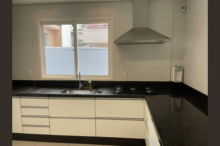 Casa à venda com 220m², 3 quartos e 3 vagas