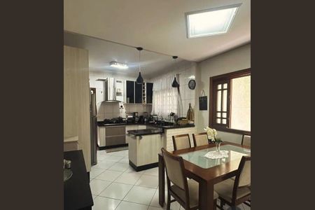Casa à venda com 3 quartos, 300m² em Jardim Santa Mena, Guarulhos
