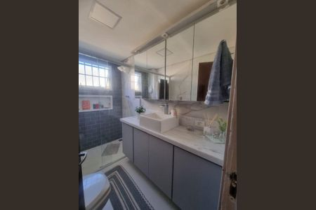 Casa à venda com 220m², 3 quartos e 2 vagas