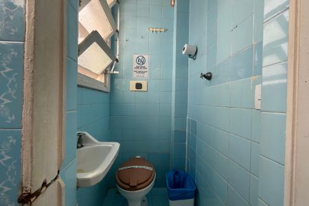 Banheiro de serviço de apartamento para alugar com 4 quartos, 148m² em Copacabana, Rio de Janeiro