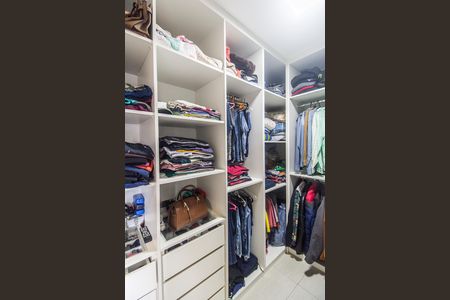 Apartamento à venda com 87m², 3 quartos e 3 vagas Apartamento à venda com 87m², 3 quartos e 3 vagasCloset da suíte