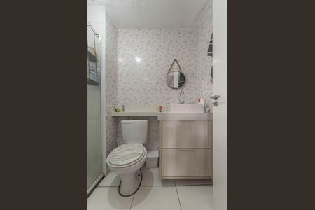 Banheiro de apartamento para alugar com 2 quartos, 38m² em Parque Maria Helena, São Paulo