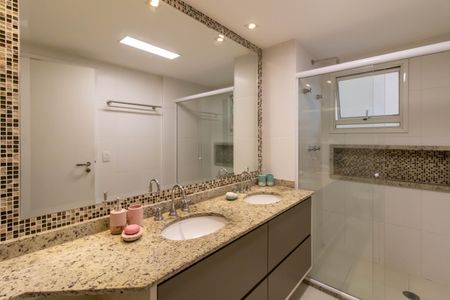 Apartamento para alugar com 183m², 4 quartos e 3 vagasSuíte