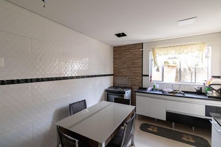 Casa à venda com 500m², 2 quartos e 10 vagas Casa à venda com 500m², 2 quartos e 10 vagasCozinha