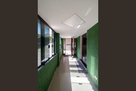 Casa à venda com 500m², 2 quartos e 10 vagas Casa à venda com 500m², 2 quartos e 10 vagasCorredor