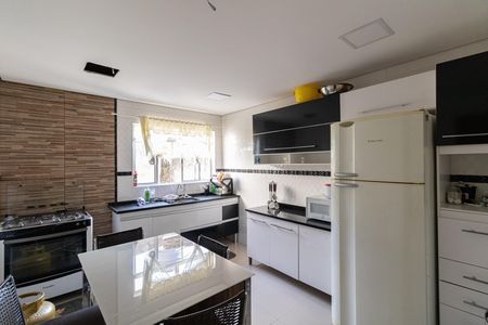 Casa à venda com 500m², 2 quartos e 10 vagas Casa à venda com 500m², 2 quartos e 10 vagasCozinha