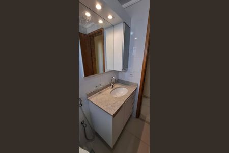 Apartamento para alugar com 73m², 2 quartos e 2 vagasBanheiro