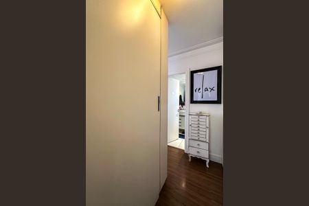 Apartamento à venda com 122m², 3 quartos e 2 vagas Apartamento à venda com 122m², 3 quartos e 2 vagasCloset da suíte