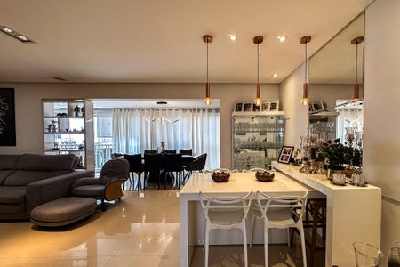Apartamento à venda com 122m², 3 quartos e 2 vagas Apartamento à venda com 122m², 3 quartos e 2 vagasSala de Jantar