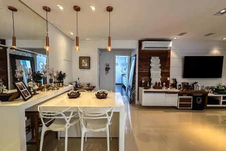 Apartamento à venda com 122m², 3 quartos e 2 vagas Apartamento à venda com 122m², 3 quartos e 2 vagasSala de Jantar