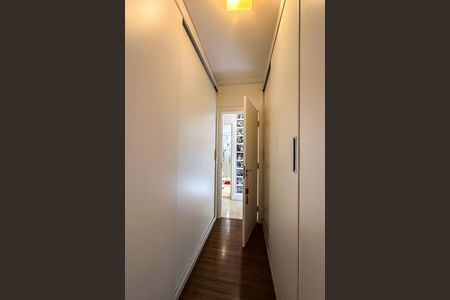 Apartamento à venda com 122m², 3 quartos e 2 vagas Apartamento à venda com 122m², 3 quartos e 2 vagasCloset da suíte