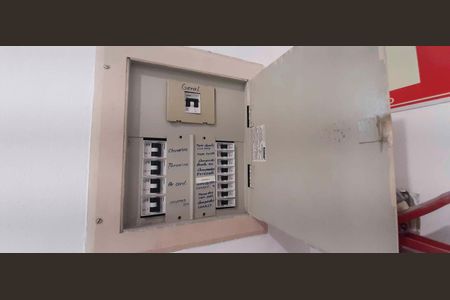 Casa à venda com 122m², 2 quartos e 1 vaga Casa à venda com 122m², 2 quartos e 1 vagaQuadro de Luz