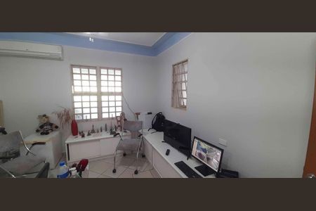 Casa à venda com 122m², 2 quartos e 1 vaga