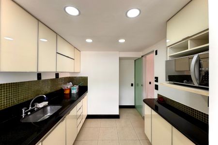 Apartamento para alugar com 169m², 3 quartos e 1 vaga