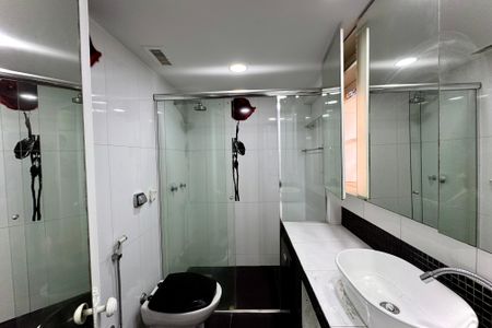 Apartamento para alugar com 169m², 3 quartos e 1 vaga