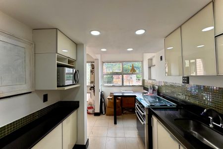 Apartamento para alugar com 169m², 3 quartos e 1 vaga