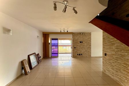 Apartamento para alugar com 169m², 3 quartos e 1 vaga