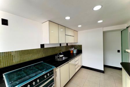 Apartamento para alugar com 169m², 3 quartos e 1 vaga