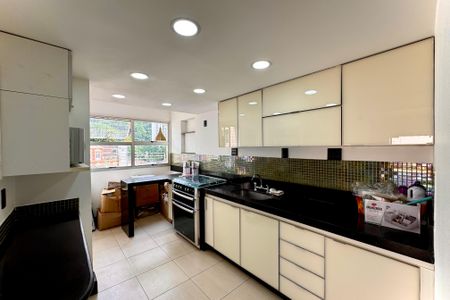 Apartamento para alugar com 169m², 3 quartos e 1 vaga