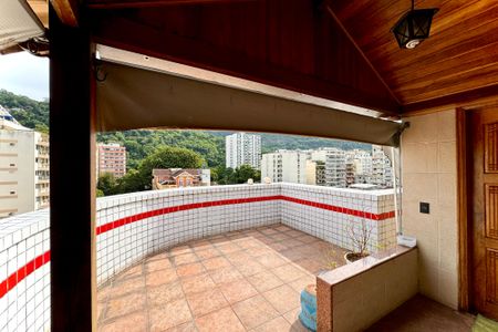 Apartamento para alugar com 169m², 3 quartos e 1 vaga